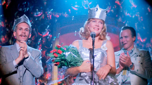 Kathleen Turner avec sa couronne au bal de fin d'année dans Peggy Sue s'est mariée
