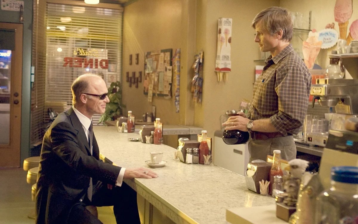 Viggo Mortensen et Ed Harris au bar dans A History of Violence