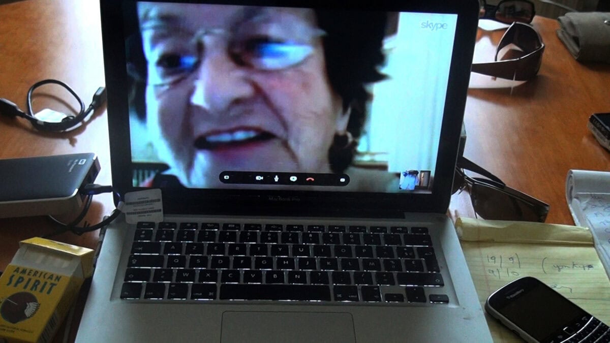 La mère de Chantal Akerman lors d'une conversation via Skype dans No Home Movie