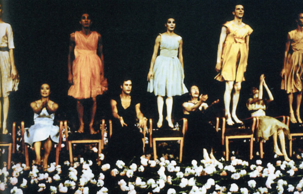 Une scène du spectacle de Pina Bausch dans Un jour Pina a demandé...