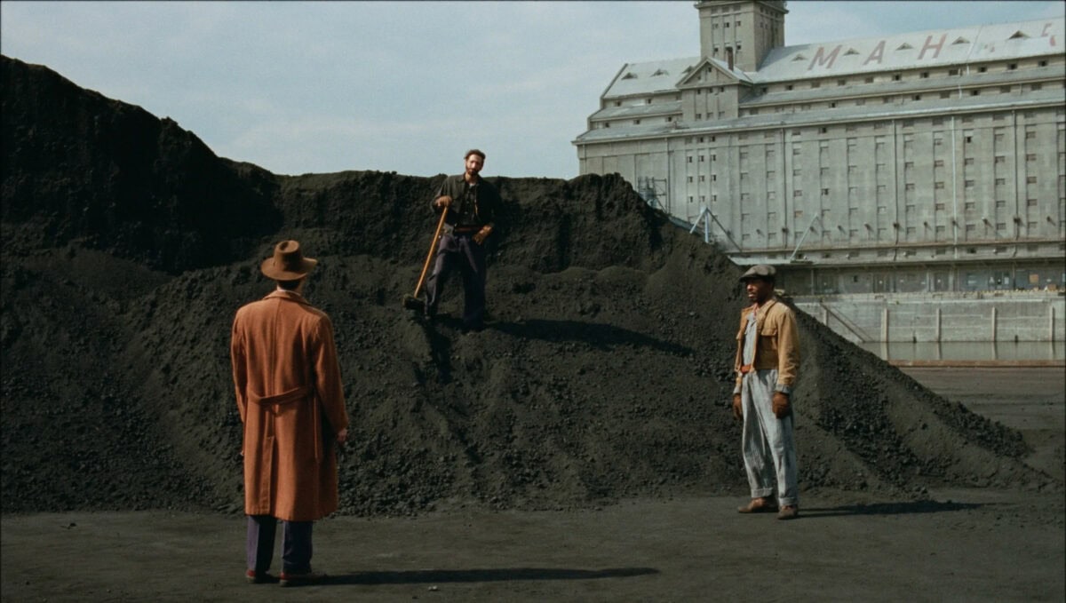 Adrien Brody sur un chantier dans The Brutalist 